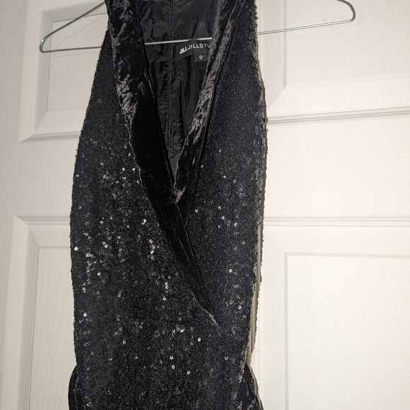 Black sequin Jumpsuit with velvet lapel and belt from Jill Stuart size 0 - Picture 2 of 3